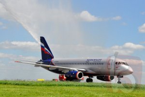 Первый рейс «Аэрофлота» в Белгород встретили водяной аркой