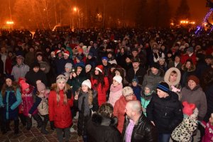 Новогодняя афишка. Как не набрать лишние килограммы за столом и не утонуть в бокале?