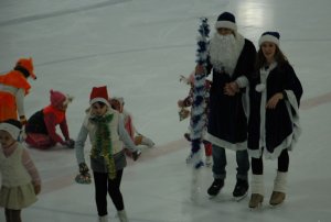 На лёд! Показательные выступления юных фигуристов