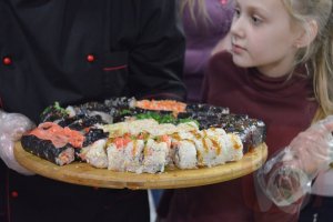 Кулинарные мастер-классы: мясо по-тайски и как крутить домашние роллы