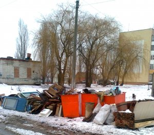 Лучше мусор в контейнере, чем мусор в голове. Как в Строителе осуществляется вывоз ТБО?